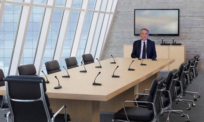 jeromegodefroy's tweet photo. Le bureau politique du @MoDem au grand complet avec son leader @bayrou. [via @Philippe_Gault] https://t.co/VCqAKtMSeG