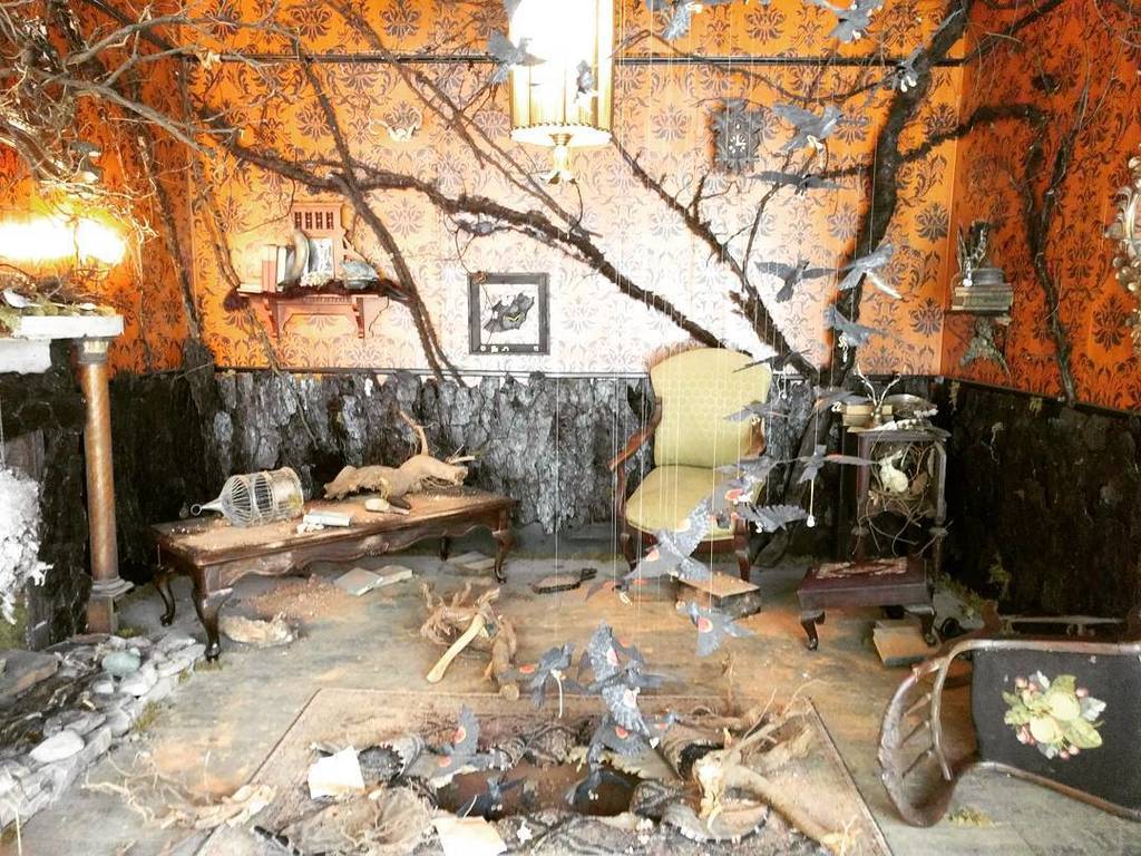 jbrotherlove's tweet photo. And... scene. #art #installationart #flyonawall #hambidgehivecs #extendeddecay https://t.co/TTpietUIAX https://t.co/vdkvDqO7F7