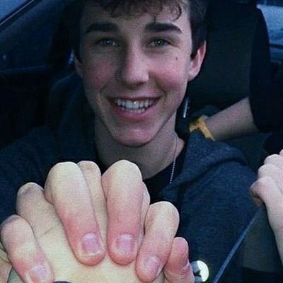 amandamielnic's tweet photo. Hunter Rowland make me happy. ❤️❤️ https://t.co/N8WS1HHJVM