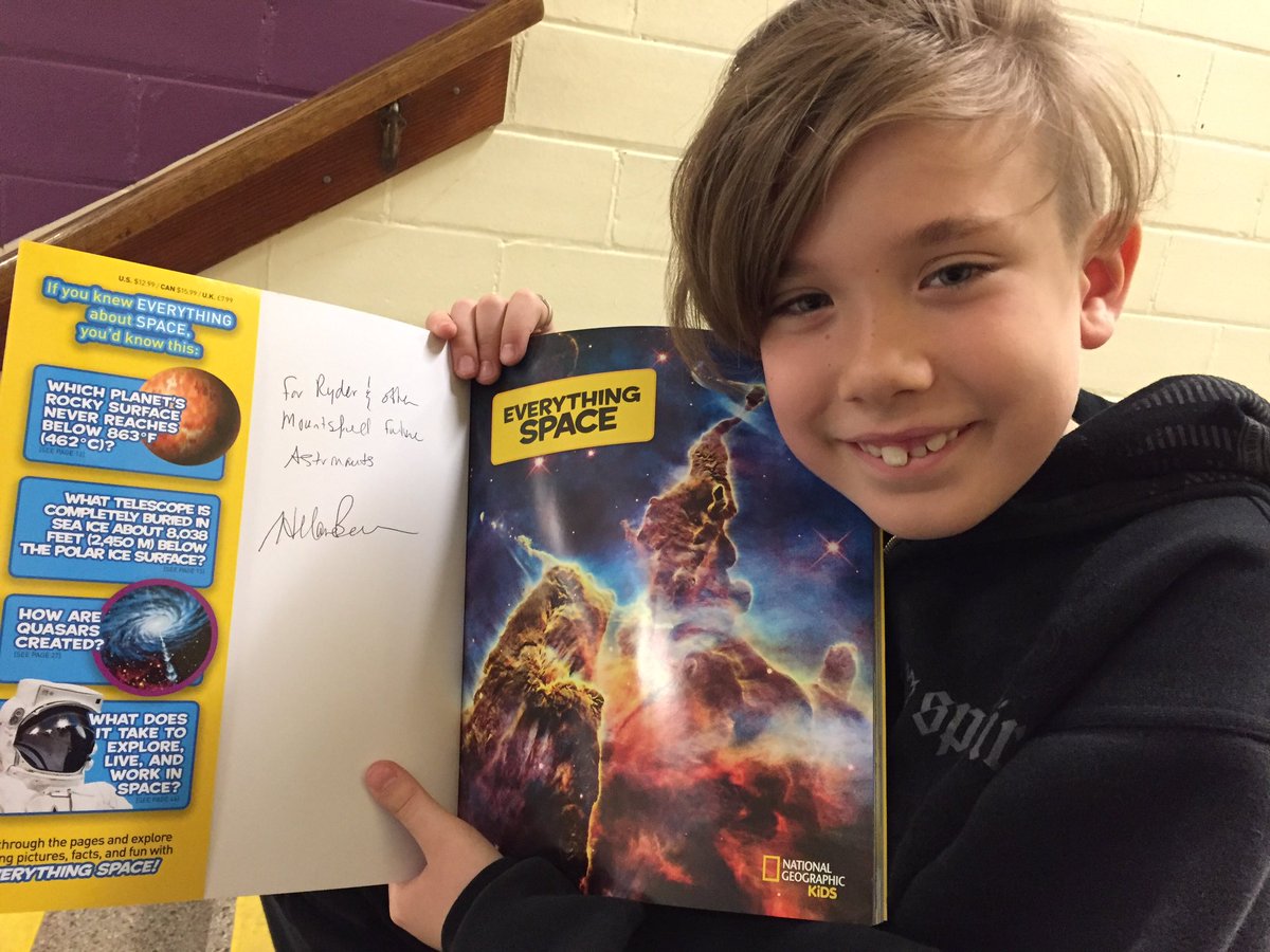 LRobertson_21's tweet photo. This gr2 future astronaut was over the moon to see this signed copy of #everythingspace from #FestivalofTrees #tvdsbllc @helainebecker https://t.co/KHVFIJl38g