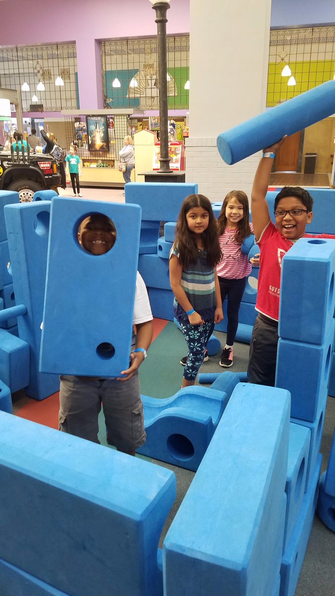 Ms_Mansfield2's tweet photo. We had lots of fun on our field trip today at SciTech!! #fieldtrip #SciTech https://t.co/xqCxYUc6m1