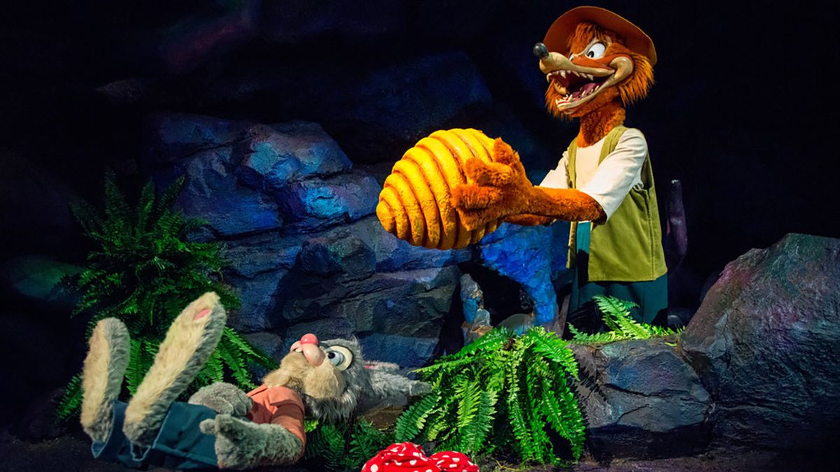 ClickHole's tweet photo. 5 Times The Animatronic Fox On Splash Mountain Addressed Me By Name And Told Me He Was Going To Marry My Dad https://t.co/9zawLesyHp https://t.co/Mx3PMzBr1h