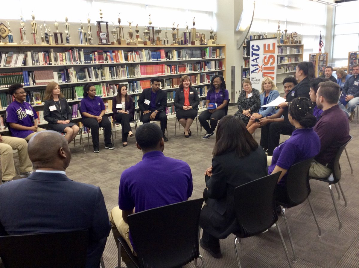 College_Promise's tweet photo. Dr. Biden joined #BradleyTech seniors and @MATCPromise students who attended Bradley Tech to hear their stories. https://t.co/9hesh6MgYD