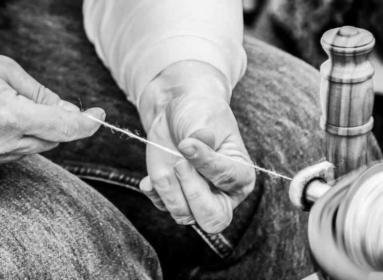 AnDuinnineach's tweet photo. TAOINNE is thread passing between the fingers in spinning. https://t.co/mYS26WtjHo