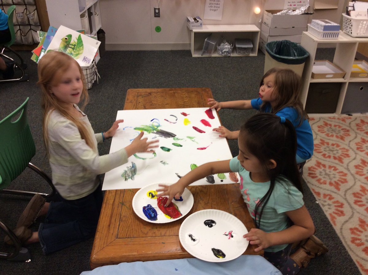 ELIwithMrsK's tweet photo. PM working on their Mix It Up art project! @ceDCSD #treasureboxfridays https://t.co/jZB8gi6gqx