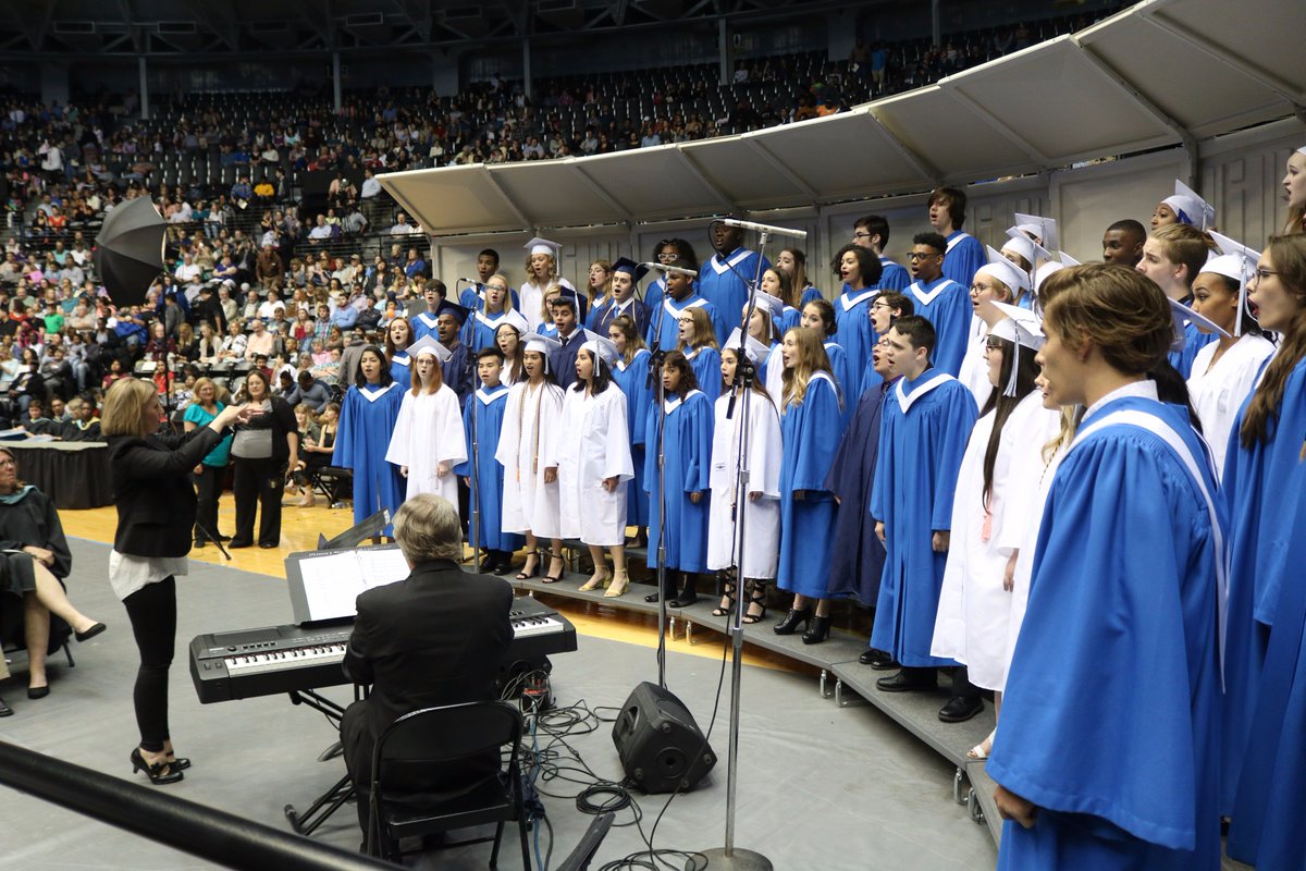 easthighmedia's tweet photo. Congrats, Class of 2017 🎓 https://t.co/6Z96AJyawh