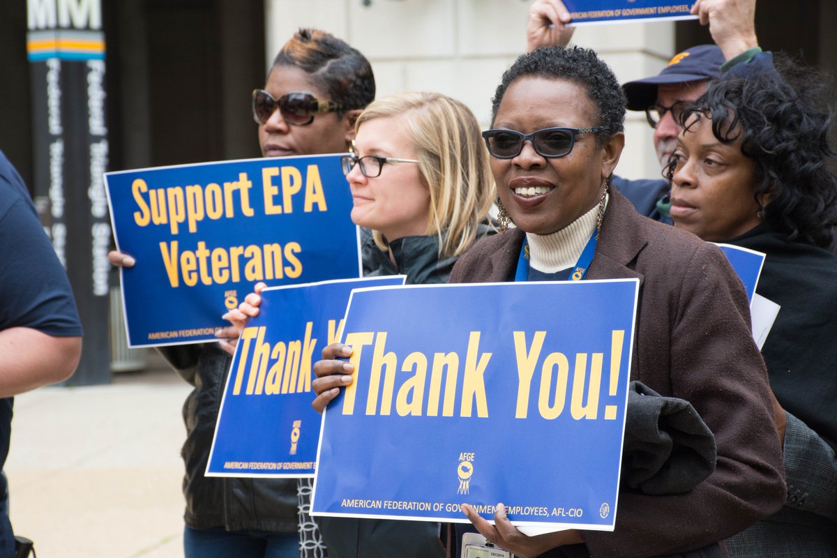 AFGENational's tweet photo. Environmental groups greeted workers at the EPA headquarters today to show appreciation for the work they do to protect our environment. #1u https://t.co/xUv5SQbDwr