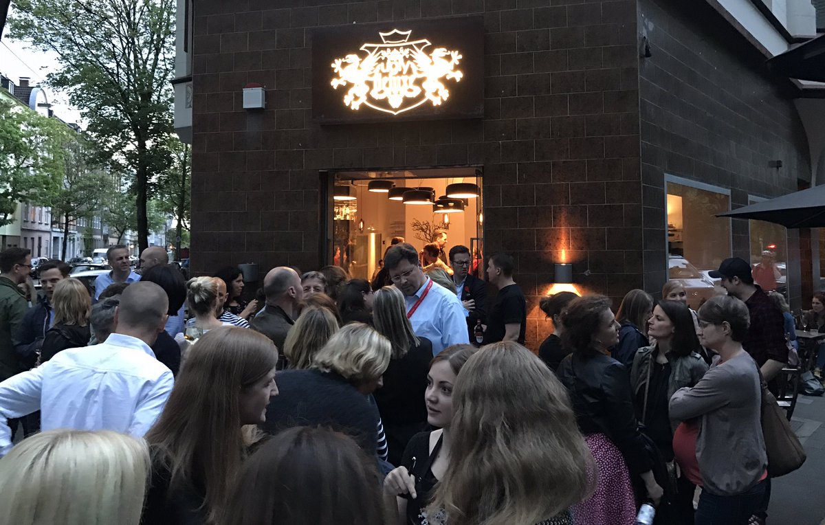 frankzdeluxe's tweet photo. #Ganz groß: Die Ex-Pleon-Crew rockt das Ugly Deluxe in Düsseldorf. #beyondeverything #Pleon #Revival #PR #Duesseldorf https://t.co/wJRHRzEXTh