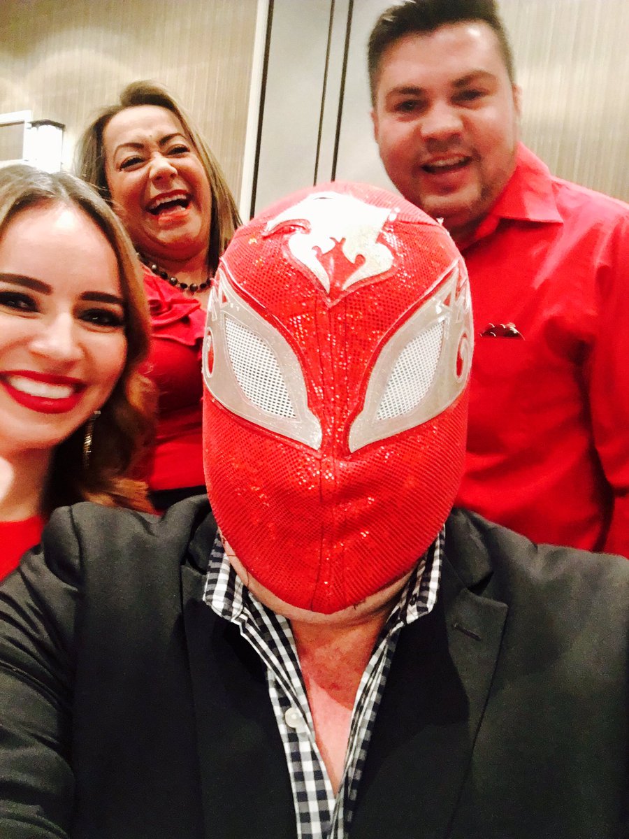 PoRtAvOz's tweet photo. Supporting GO RED for WOMEN! Let's fight together! #PHXGoRed @UnivisionAZ @HeidiRenpenning @PilyLooney1 https://t.co/T9GN1W3Tkf