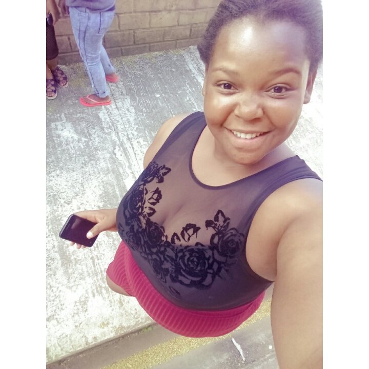 Gmailkhuluse's tweet photo. I jus love my smile ayikab 
#watchMeGrow
#watchMeGlow https://t.co/ZmADrTfyF2