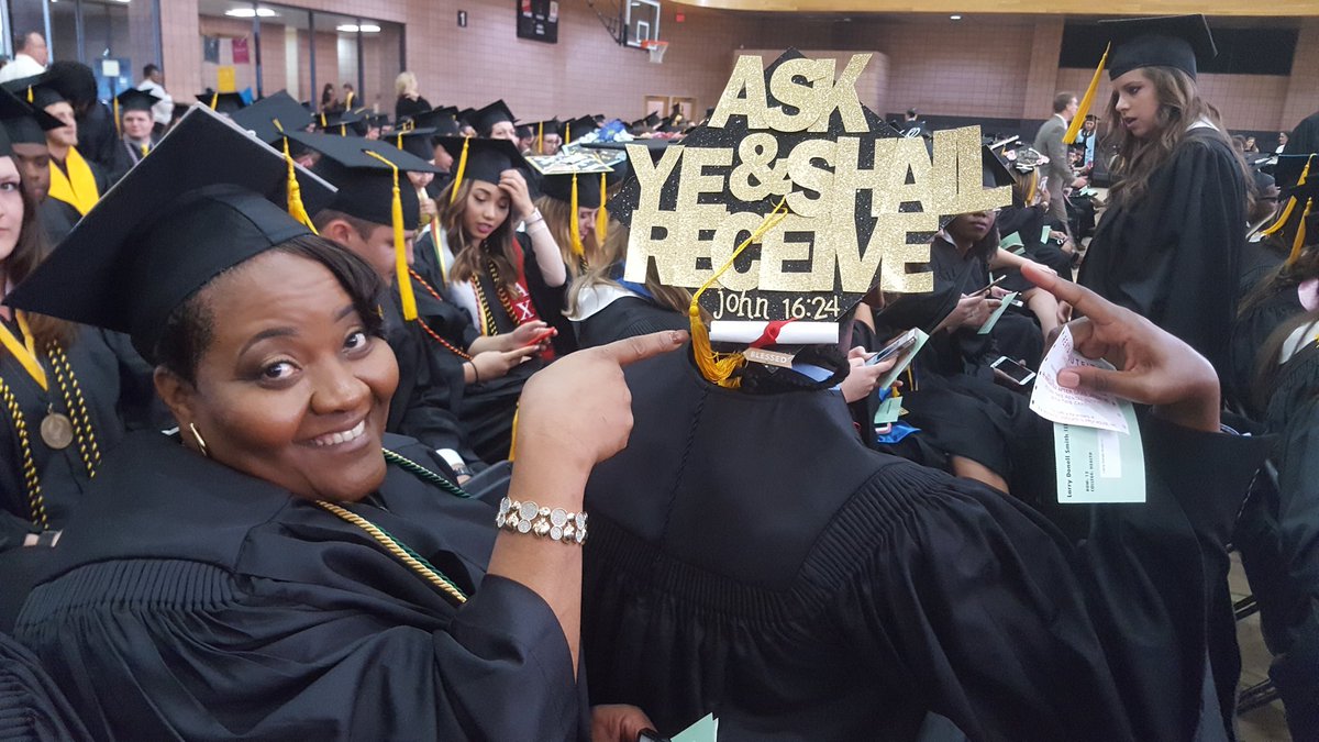 College of Health students are ready to get to Reed Green! Congratulations, Grads! #SMTTT #USMgrad