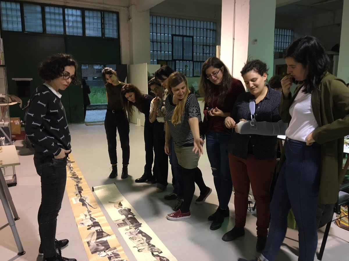 Procesos_C's tweet photo. Están saliendo collages flipantes en el workshop de #SusanaBlasco ! En la sede de #RevistaVisual ❤️✂️📰❤️ https://t.co/ZtMBaNBxJM