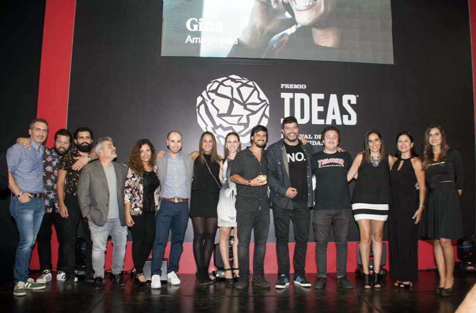 americatv_peru's tweet photo. ¡Ayer nos llevamos el ORO en los #PremiosIdeas #APAP en la Cat. Branded Content por "Mamá, estoy en la tele"!► https://t.co/gyyguvZVRW 🎉😀 https://t.co/AFRXKt0j4j