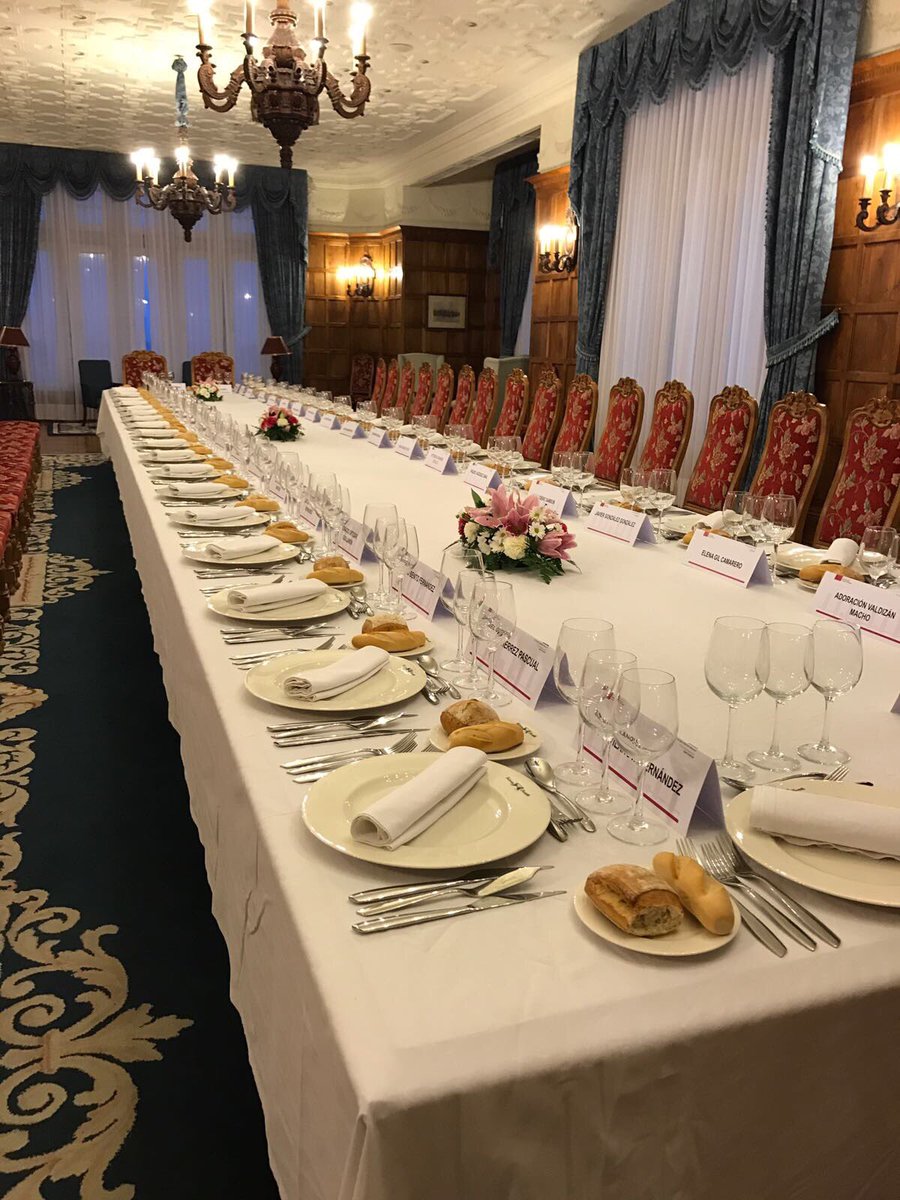 PdelaMagdalena's tweet photo. El Comedor de Gala del #palaciodelamagdalena acoge la cena de Ponentes S. E. De Urgencias en Pediatría https://t.co/LJd9pm1CR4