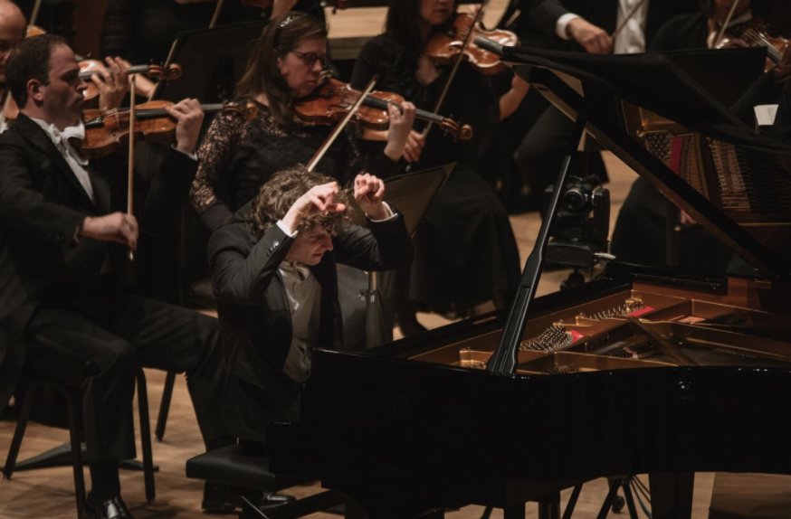 CBCclassical's tweet photo. Webcast of the gala concert at the #Montreal Int'l Musical Competition starts in 5 min.: https://t.co/0uvg9ZVqQ2 #CMIM2017 https://t.co/QVb5owCaeT
