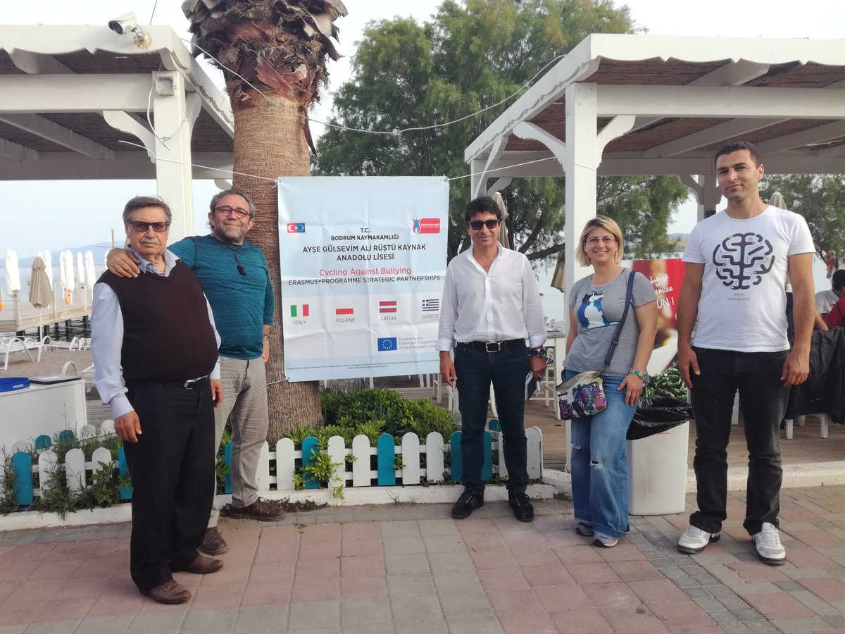 cyclingbullying's tweet photo. Bisiklet Kulübü öğrencilerimizle katılacağımız #oyfest Ortakent Spor Festivaline afişimizi götürdük @ulusalajans #Erasmus30 #ErasmusPlus https://t.co/Jzwx6BRukr