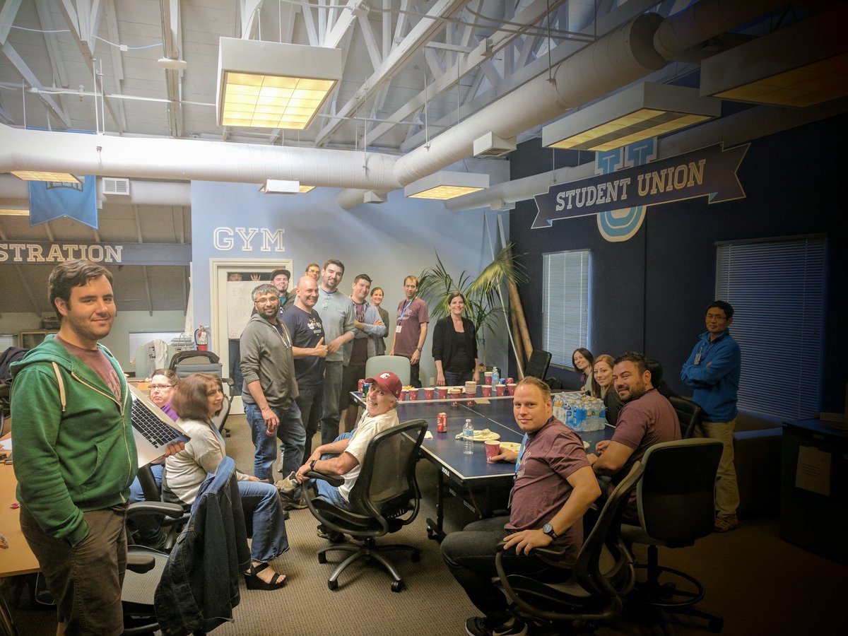 onsitedevs's tweet image. Old school Pepsi challenge throwback at lunch at #dashcon