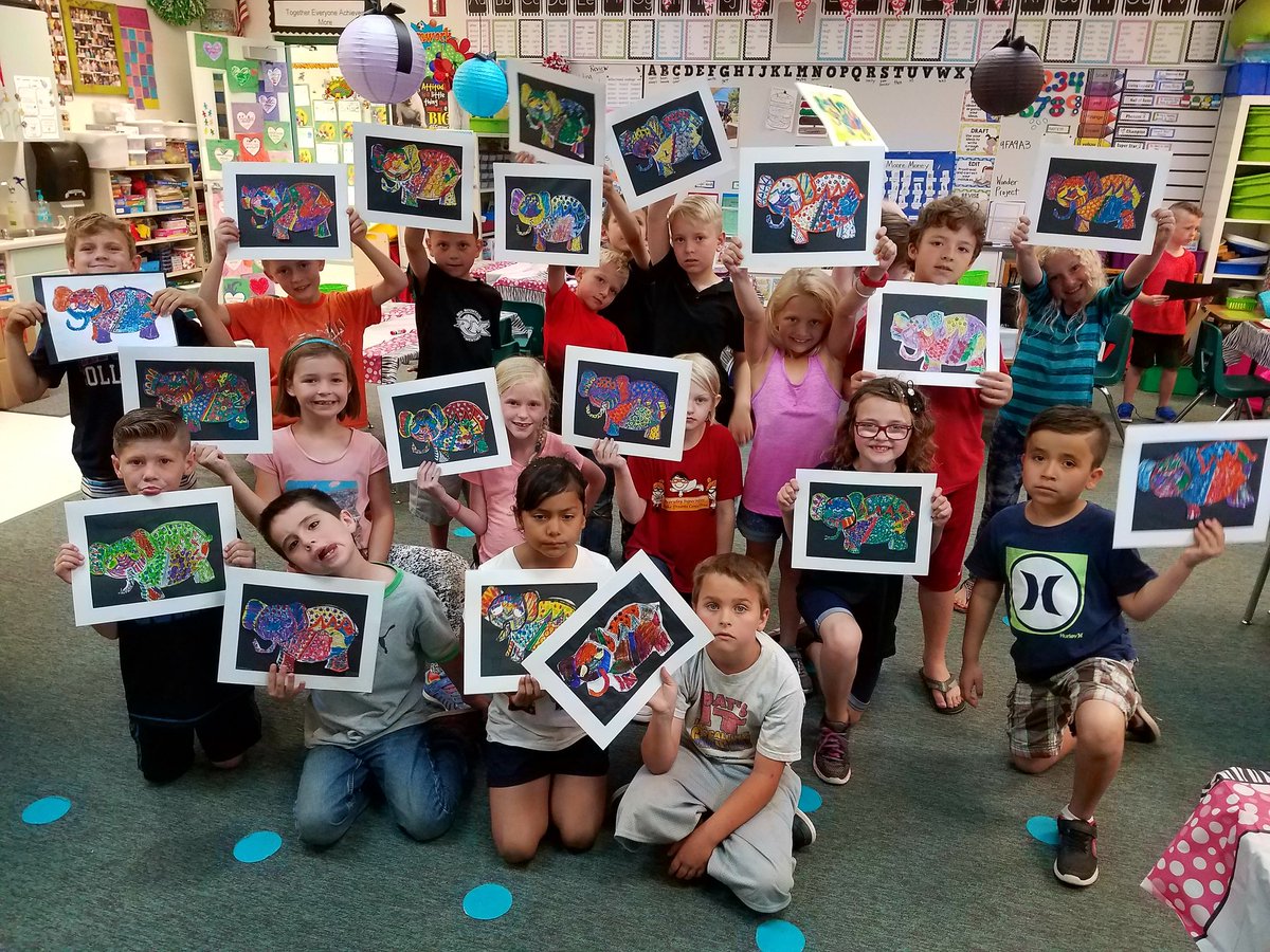 nsjmoore's tweet photo. Mother's Day gifts done! #zendangle
#mrsmooresclass @Redmtelementary https://t.co/CjyyqMrVKm