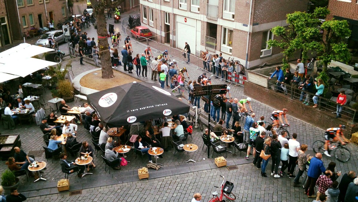 #RushHour vanuit een hotelkamer. Onze gasten hebben ereplaatsen! Geweldig evenement. #Nijmegen