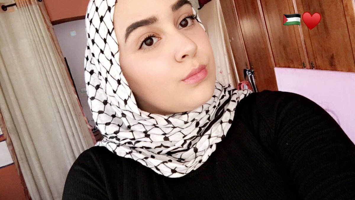 redthawra's tweet photo. YALL #keffiyehday ITS LIT #happyworldkeffiyehday  ♥️🇵🇸
ihavesomuchprideinbeingpalestinian https://t.co/oLgx1SuFVP