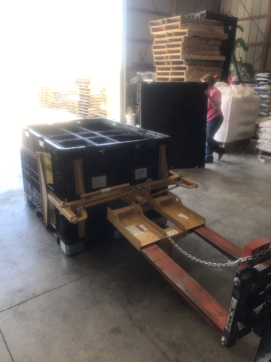 Cornyfarmer's tweet photo. Why didn't we have this thousands of boxes ago? No more aching backs! #theNESTER https://t.co/c8Ter9Ak3j