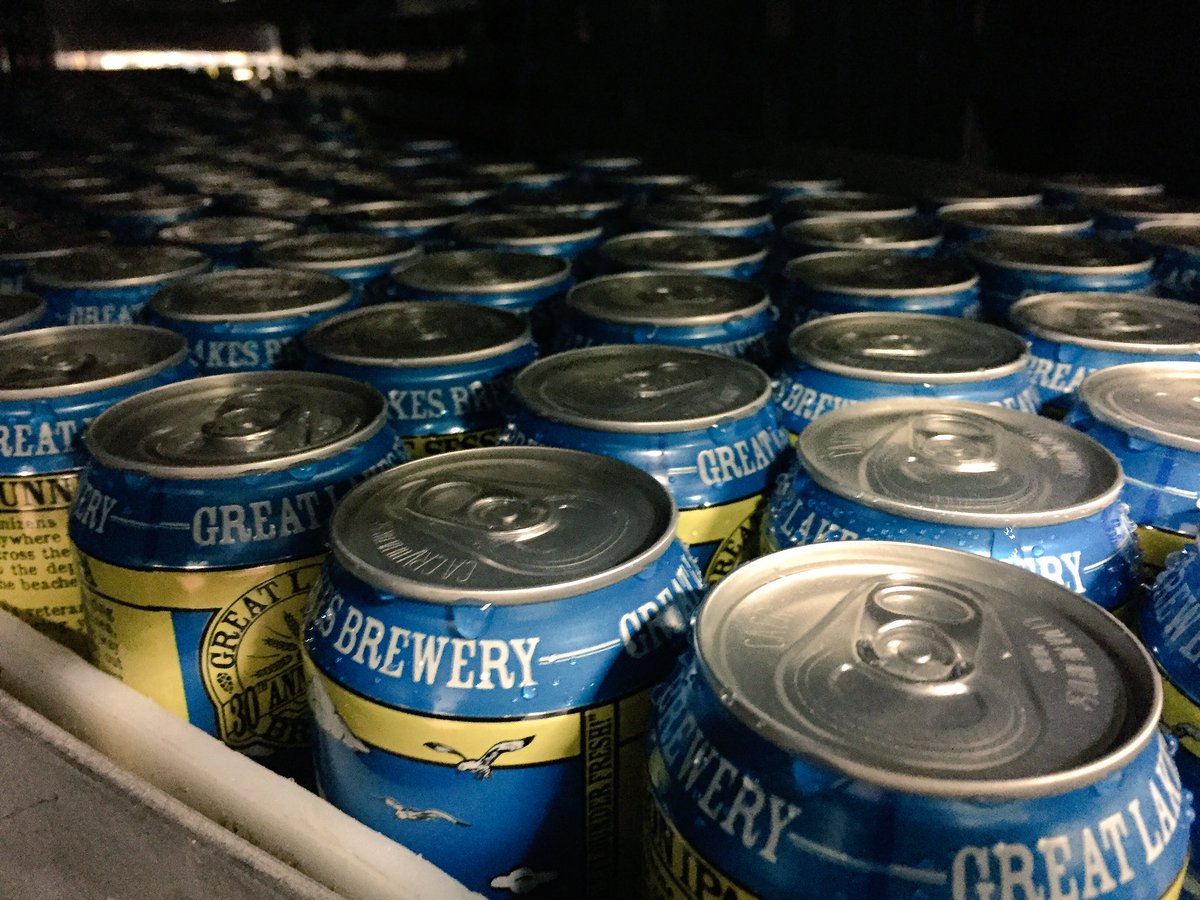 Around 5pm, head to <a href="/the_edge/">102.1 The Edge</a> Facebook page to watch <a href="/Fearless_Fred/">Fred Rodriguez</a> &amp; <a href="/ChrisSchryer/">Chris Schryer</a> rock the s**t outta fresh #SunnysideSessionIPA live!