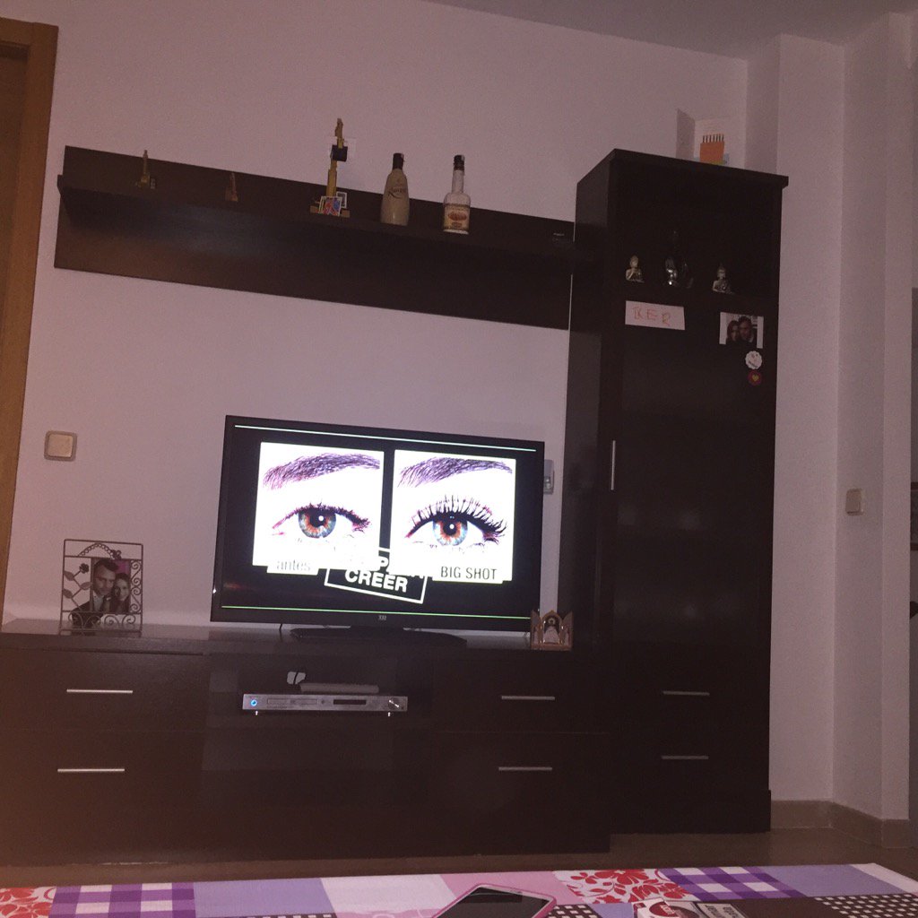 Esperando a ver ocho apellidos vascos noxe de sofá manta palomitas cnnmis nińas👱‍♀️🐶