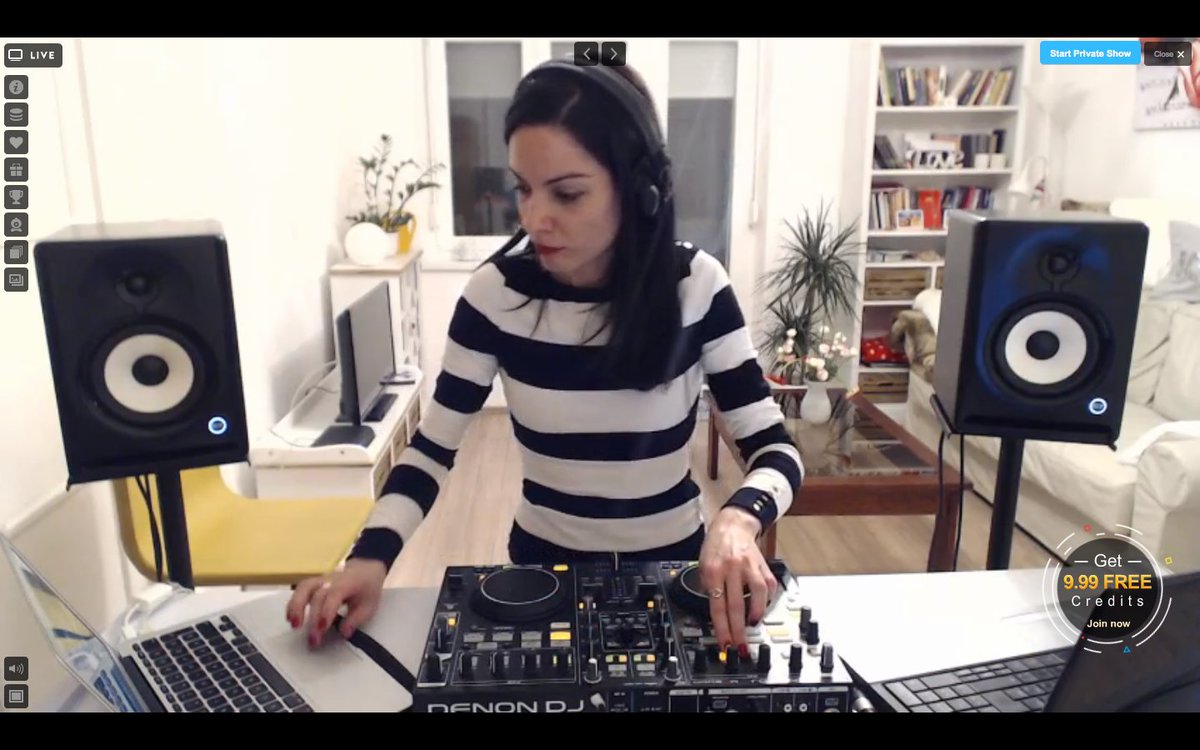 Check out #Sonicbox.com djs.
sonicbox.com/en/#chat/NoraG…
Watch her #lifestream now! See you there!