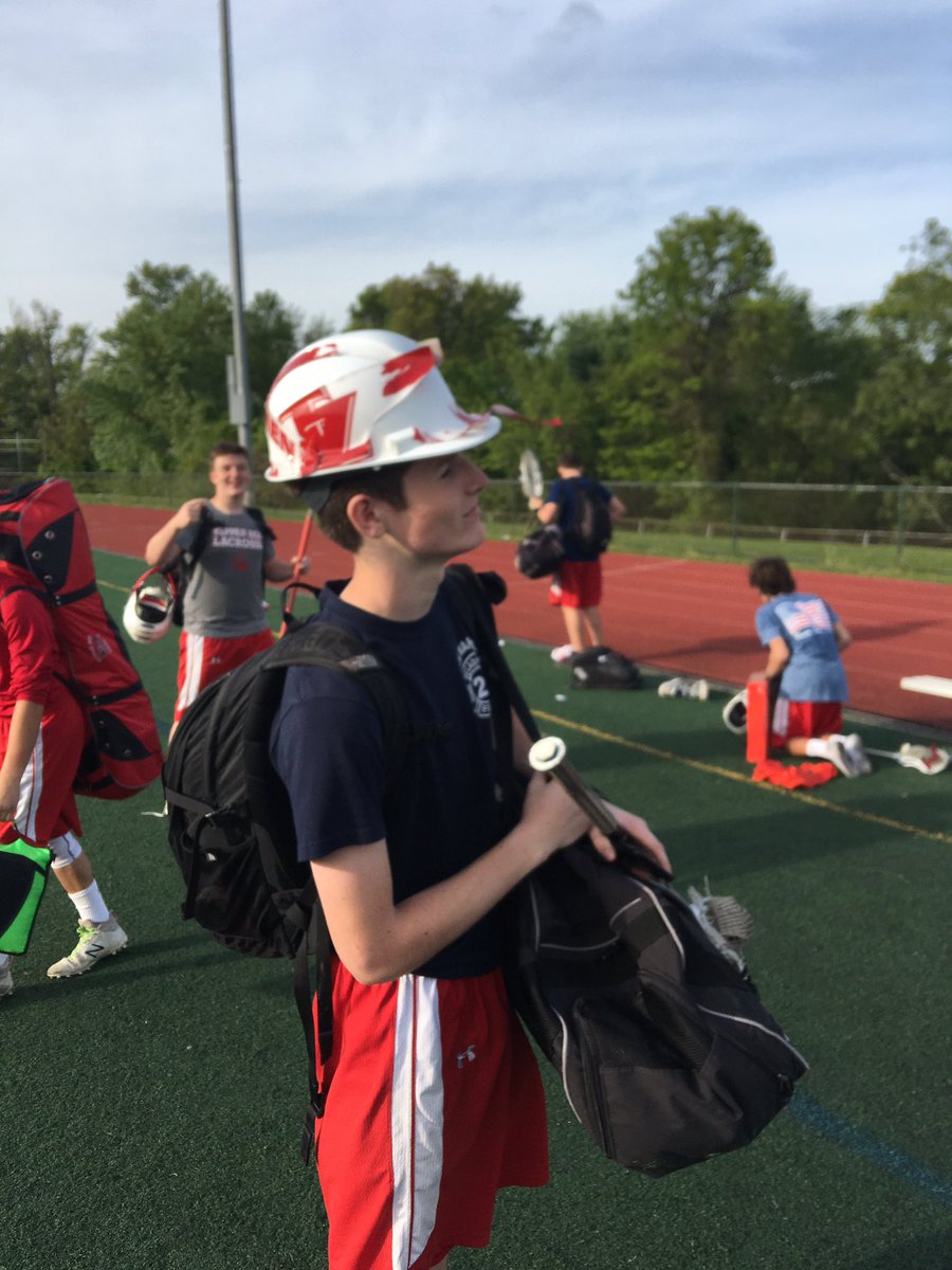 tzjvboyslax's tweet photo. T Mac with the hard hat!! Great team playoff win! Proud of everyone today. Thanks @EckTZ for helping out! Suffern 4:15 for title https://t.co/yV5IsTQfsz
