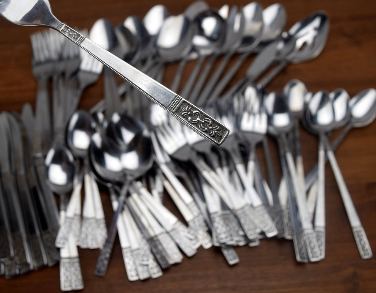 TheRecycleista's tweet photo. Customcraft CUS3 Stainless Flatware Set 100pcs Service for 9 Plus … https://t.co/dGJi0IdlDS #Etsy #StainlessFlatware https://t.co/eFPR9x4xLZ