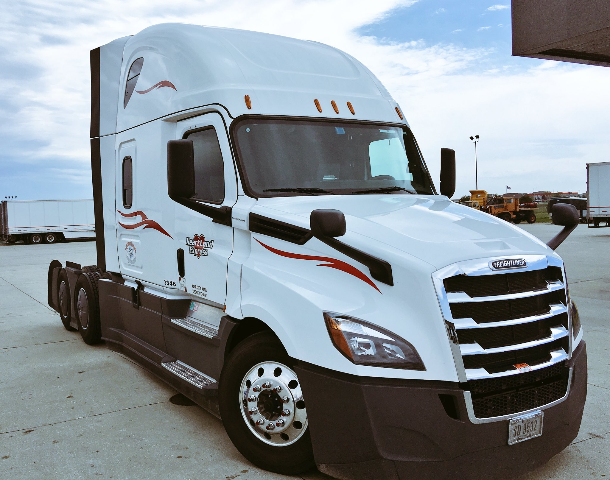 Heartland Express on Twitter: "The 2018 @Freightliner Cascadias are bad