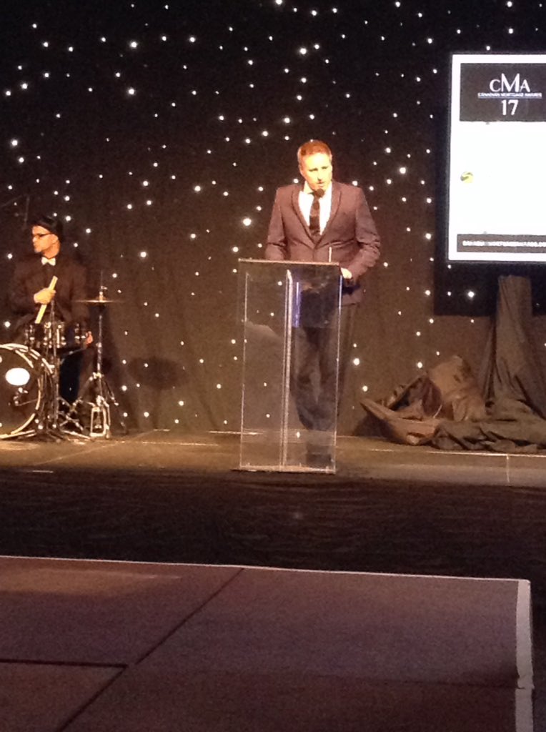 CMPmagazine's tweet image. @ChampionMortgag wins #StreetCapitalBank of Canada Award for Mortgage Brokerage of the Year (Fewer Than 25 Employees) #MortgageAwardsCA