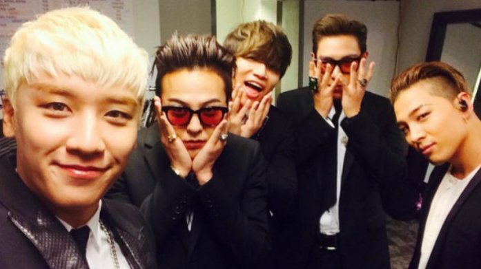 MaiNebulis's tweet photo. Los únicos patrones son ellos, ni bts ni exo ni mierdas en vinagre. 
BIGBANG TUS PATRONES.👑💘
 #DafBama2017_BigBang https://t.co/mbsHfAMQ7z