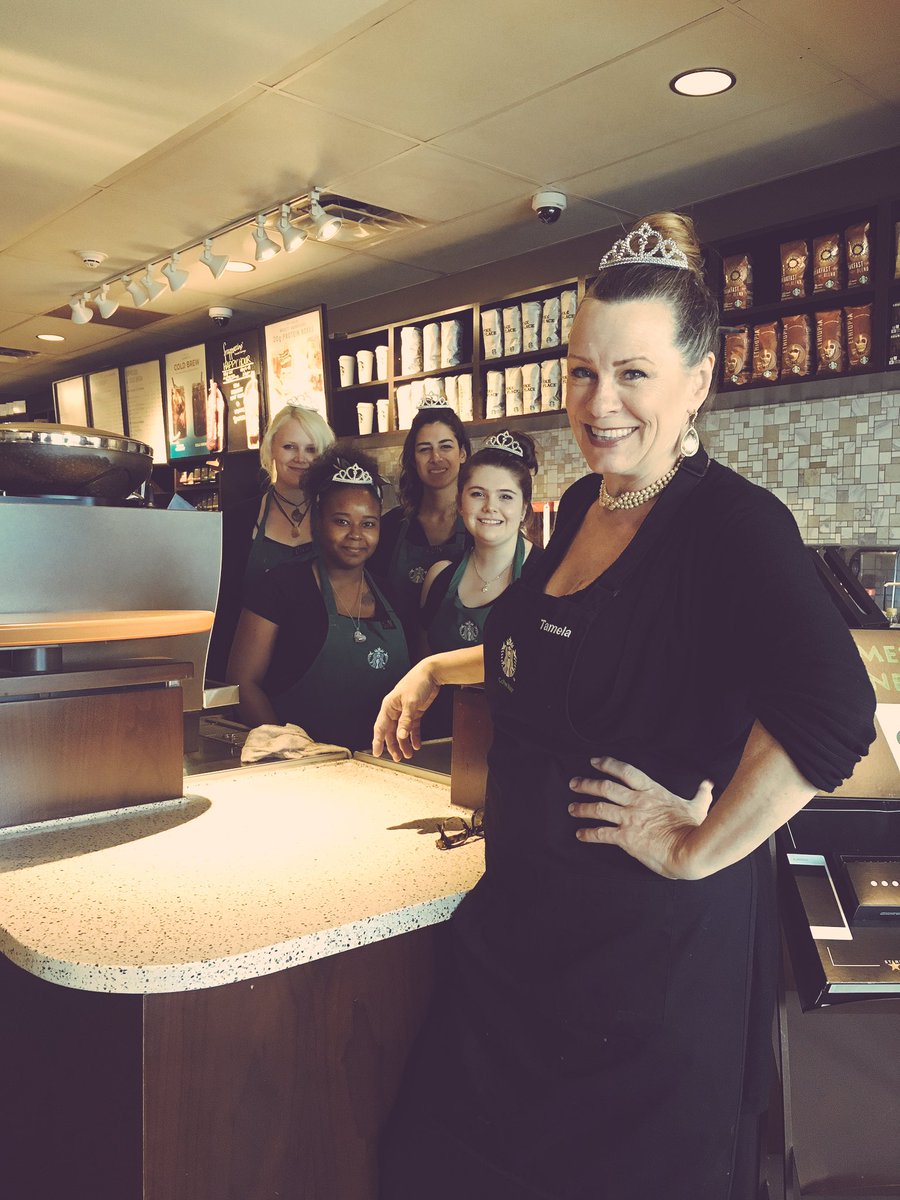 StarbucksUD's tweet photo. The Divas of @StarbucksUD- fAnCy fRidAy &amp; frappuccinos! @Psspic169Murphy @ShannonSbuxA71 @cdolcelatte https://t.co/H4lobeHE7y