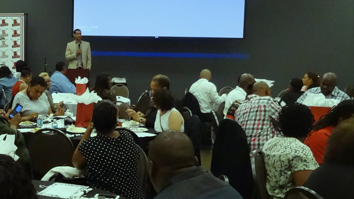 Stephen_Speaks's tweet photo. I had a great time speaking about adversity, success, failure and leadership at @ColemanMS_CHISD @cedarhillisd athletic banquet last night. https://t.co/oiUyyVJbPE