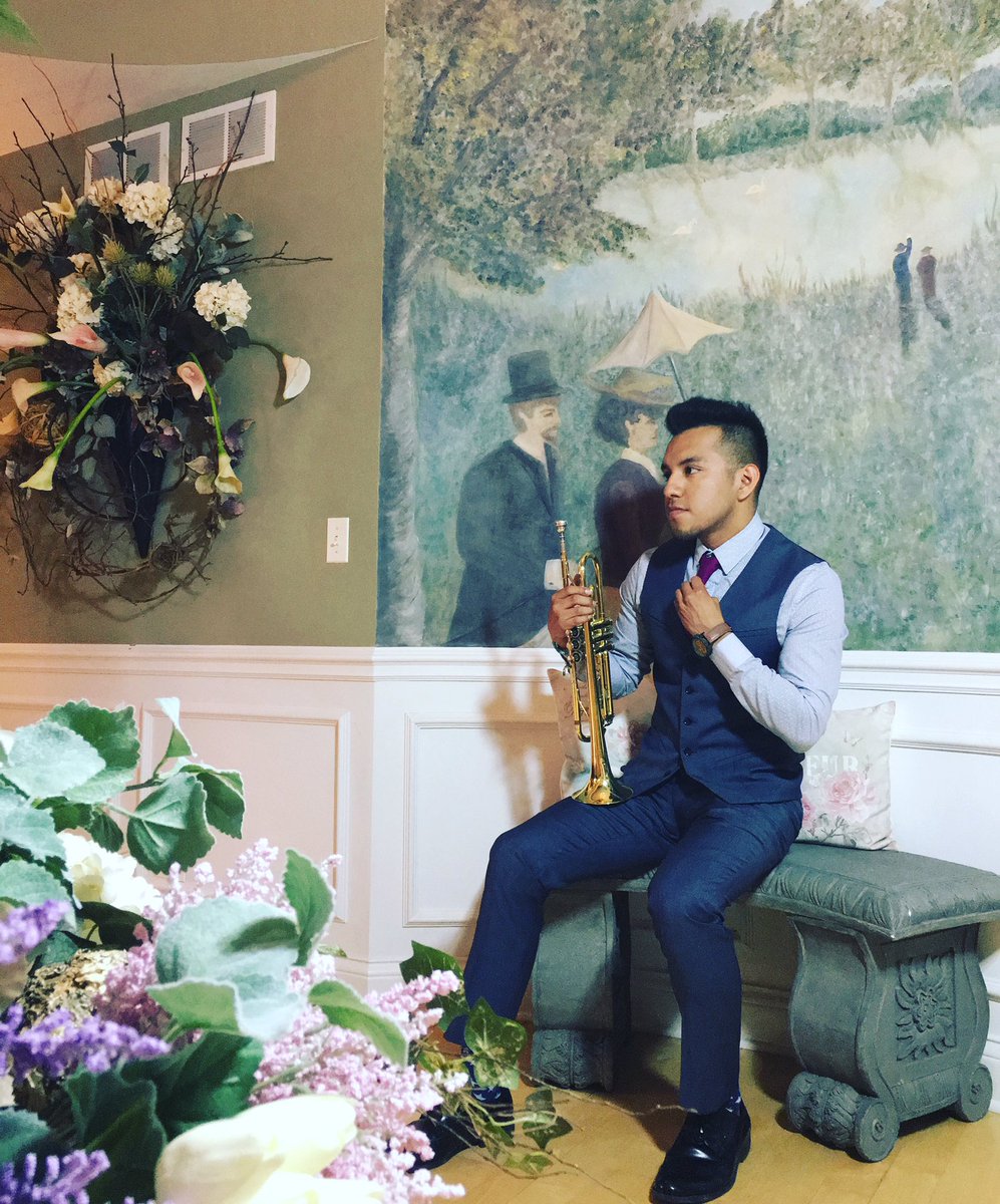Elio_SB1's tweet photo. Scene from our recent video shoot, "Me Vuelvo un Cobarde". Esperen el video pronto! #VideoShoot #AlertaZero 🎺😎 https://t.co/hYnxDSkpAk