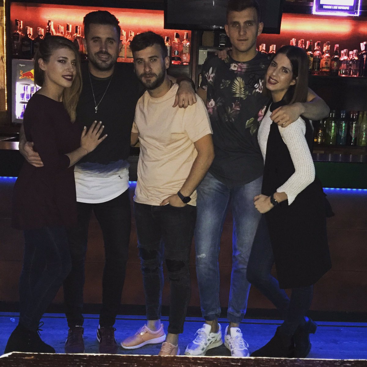 Cuando la fiesta nos llama, acudimos rápidamente!!
#laposadadelbuddhaleon 
#viernesavernos 
#otrollenazomas 
#buddha2017