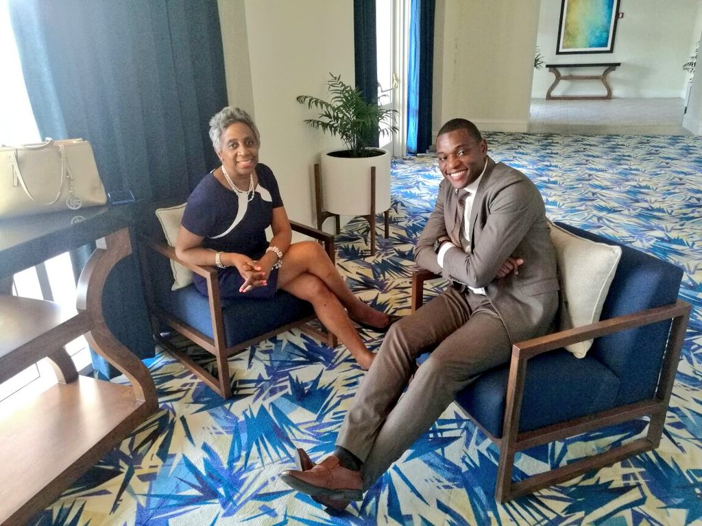 CaribbeanCIC's tweet image. CCIC project manager, Carlinton Burrell and Sandra Glasgow discussing on plans for #FirstAngelsJA  MOU with CCIC.