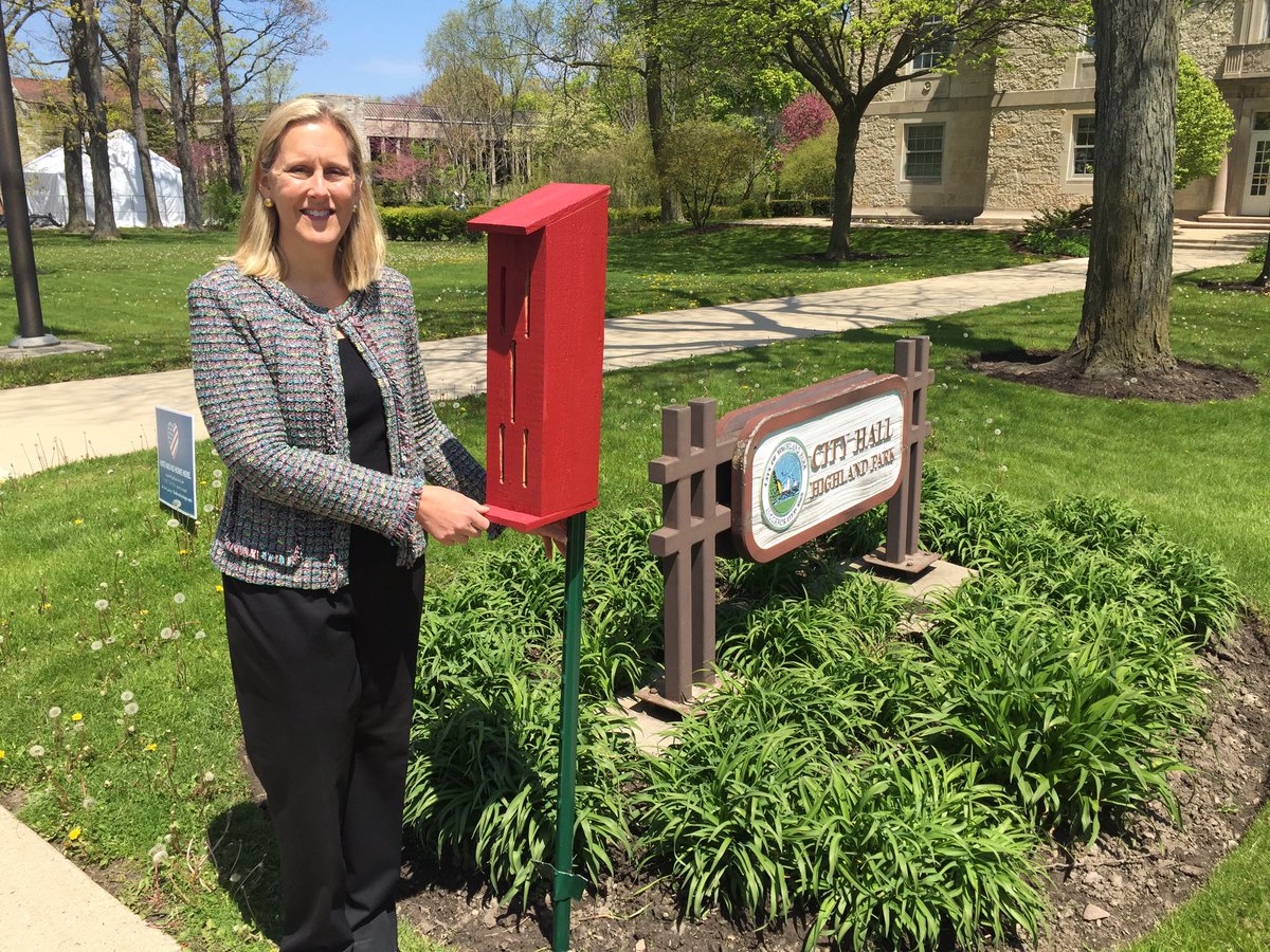 Hey @ElmPlaceSchool 6th grade: thanks for the #monarch shelter! @NWF #mayorsmonarchpledge