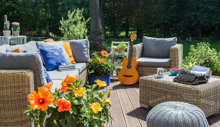 ViewegTim's tweet image. Interested in spending more time outside? Create an outdoor living room: otbd.it/PaPPEf