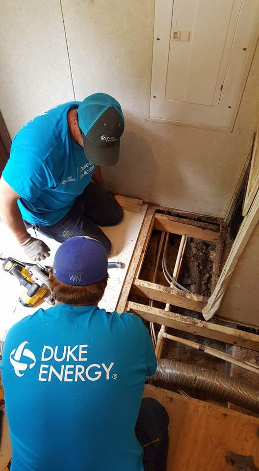 AprilBEngland's tweet photo. Not only do my coworkers care for their community but 4 each other. They were looking out 4 me. ❤ #30weeksprego #WeAreDE @warm @DukeEnergy https://t.co/adyz0FgU1Z