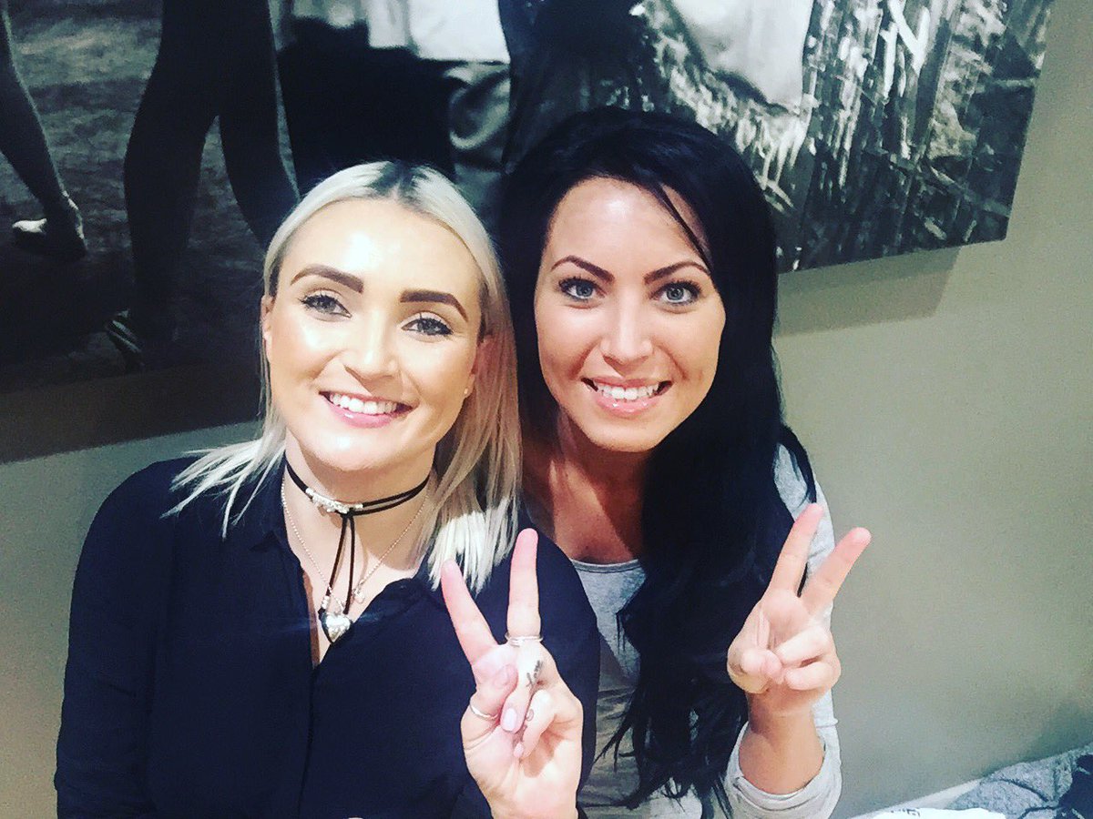 samleonard_1's tweet photo. Yeeeeeeeeeeees!! 😁🎀🌟💪🏻 Thank-you Jess..✌🏻#jesstime #jessbrown #carltonhairsa #hair 🙆#colour_guru #girlpower 👯 https://t.co/rXCgKqHoRG