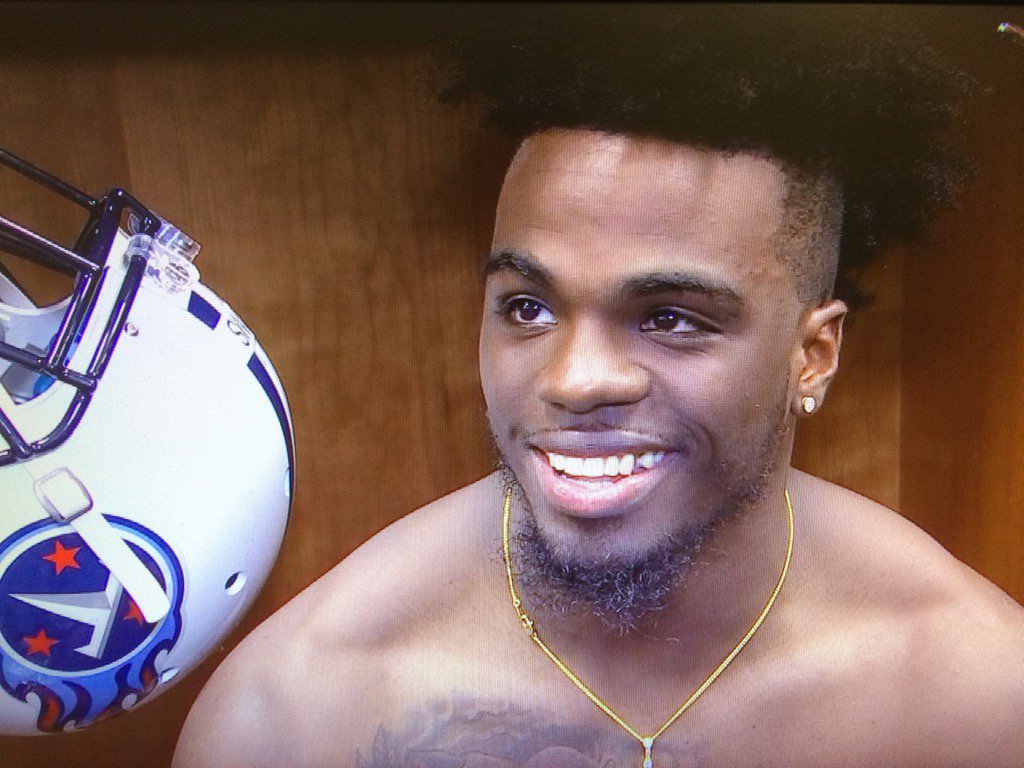 ChrisHarrisWSMV's tweet photo. Darrius Sims had quite the day.
Graduated from Vandy this morning, then had his first NFL practice.
@Titans https://t.co/hIe6QQkDV4