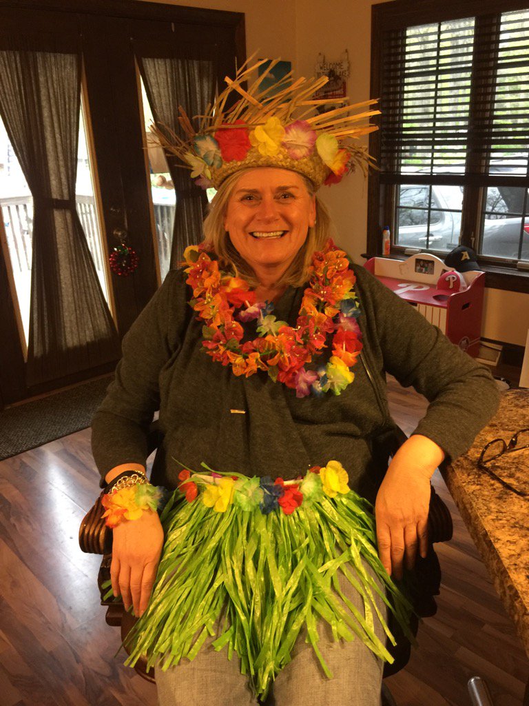cjshenanigans's tweet photo. #TGIF #dressupwithjovie https://t.co/rc0nXSVXku