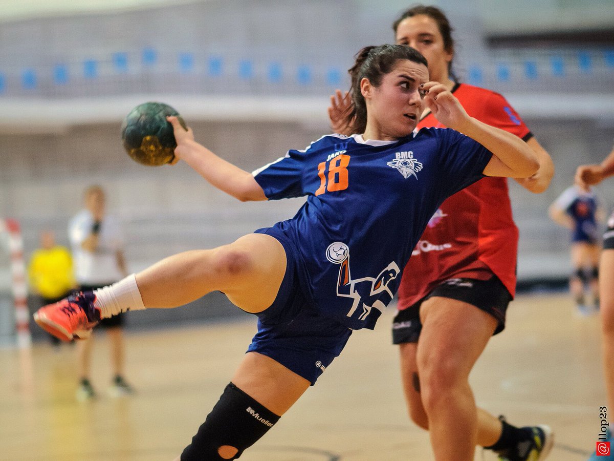 llop23's tweet photo. @balonmanoBMC vs @atlbasauri 

#Balonmano #AscensoDHPlataFem #Siero #Asturias https://t.co/K6BVC67ybh