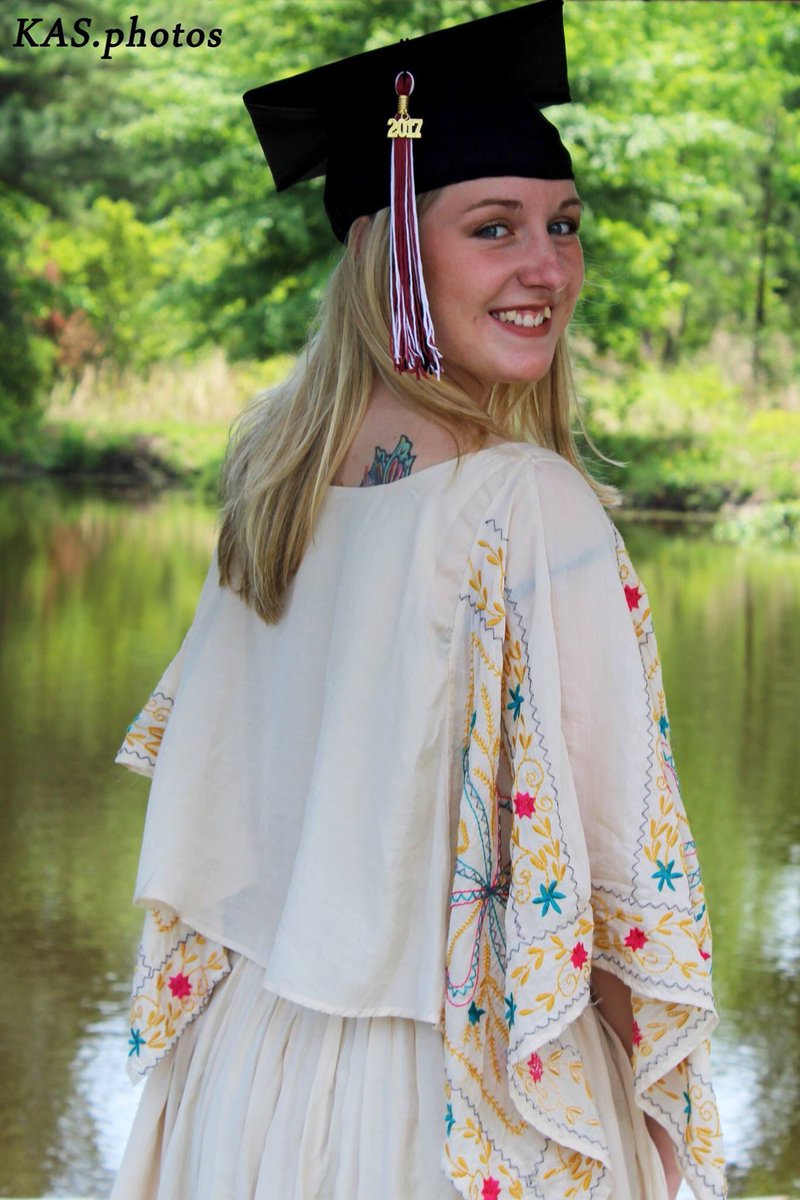 TLT- senior17 #seniorpictures #photography insta:kasphoto_