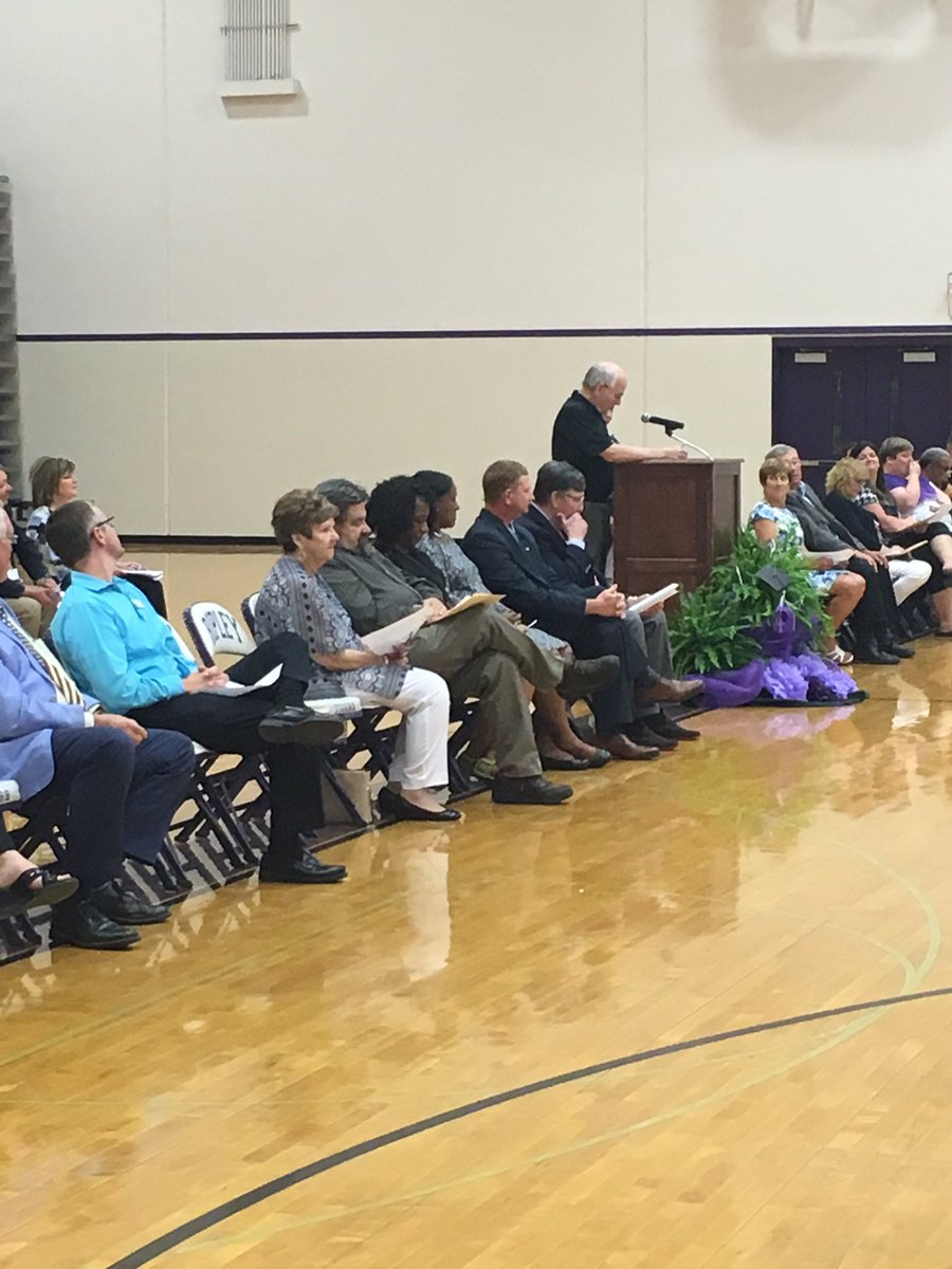 hassell_joey's tweet image. #RipleyTigers&apos; Class of 2017 enjoyed last day of school w/ scholarship recognition. 🎓#postsecondarytransition #proudtobeaRipleyTiger @TNedu