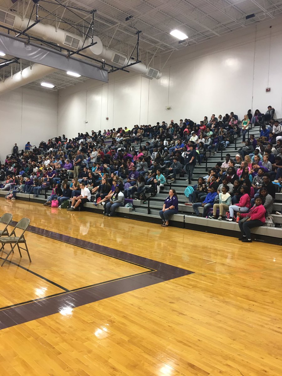 hassell_joey's tweet image. #RipleyTigers&apos; Class of 2017 enjoyed last day of school w/ scholarship recognition. 🎓#postsecondarytransition #proudtobeaRipleyTiger @TNedu