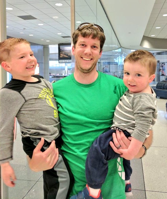 reustonium's tweet photo. always special to be greeted at the airport by your #trustedContributors after a great week at #oscon #OSCON2017 https://t.co/pJIm5gj4FM