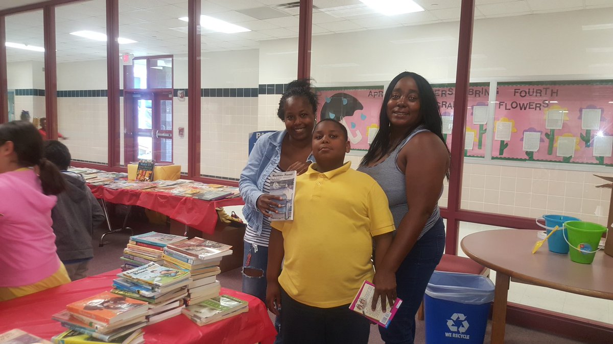 libraryofmarvel's tweet photo. Thank you to our Parent Volunteers '17 Bk Giveaway Sponsored by #BooksBetweenKids #ReadingCelebration
#tmesHISD #marvelsread @BooksBtnKids https://t.co/Xx4ekQKRWM